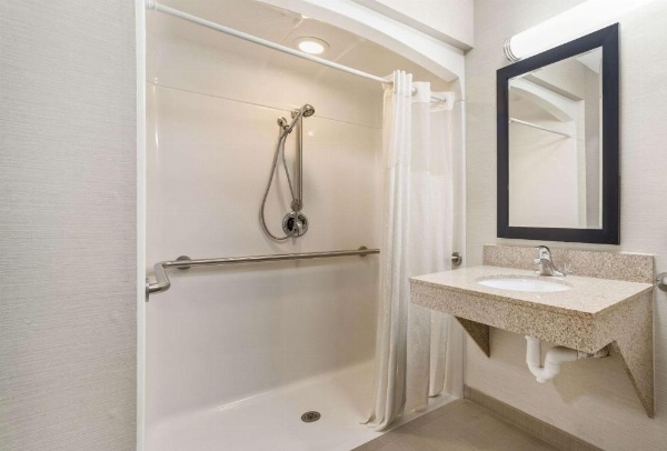 Quality Inn Effingham image 9